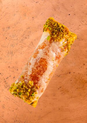 Cigare au miel, aux amandes et aux pistaches, pâtisserie orientale artisanale marocaine