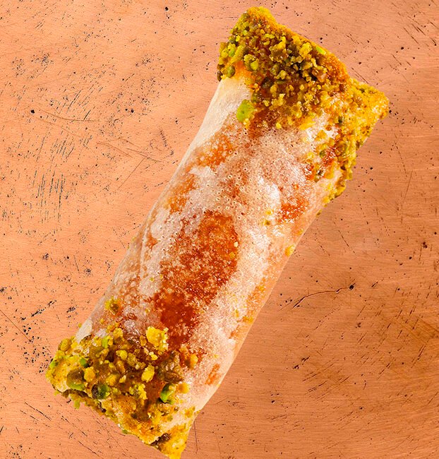 Cigare au miel, aux amandes et aux pistaches, pâtisserie orientale artisanale marocaine
