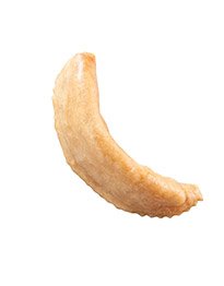 Corne de Gazelle de Fès vue de côté : pâtisserie marocaine artisanale aux amandes et fleur d’oranger