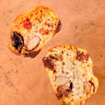 Biscuit marocain croquant aux amandes, sésame et anis – Fekkas artisanal doré