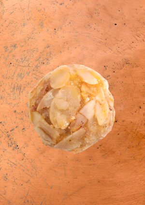 Biscuit marocain sans gluten aux amandes et fleur de rose, pâtisserie artisanale tendre et moelleuse